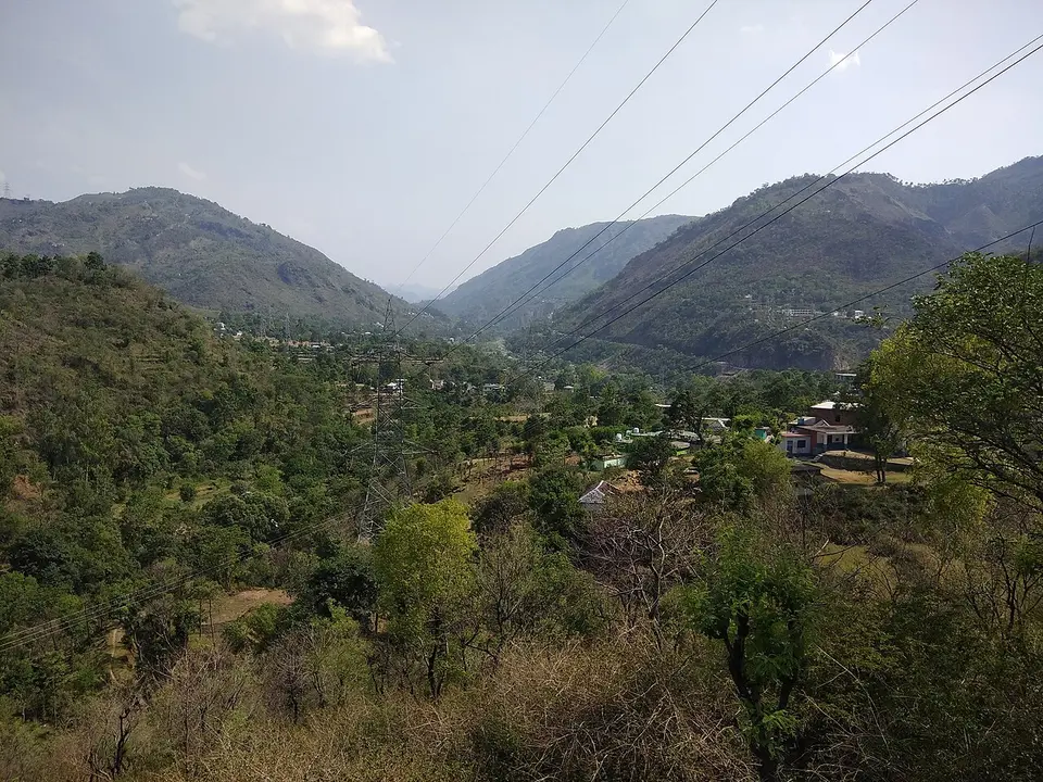 Green hills and a wide valley around Bilaspur