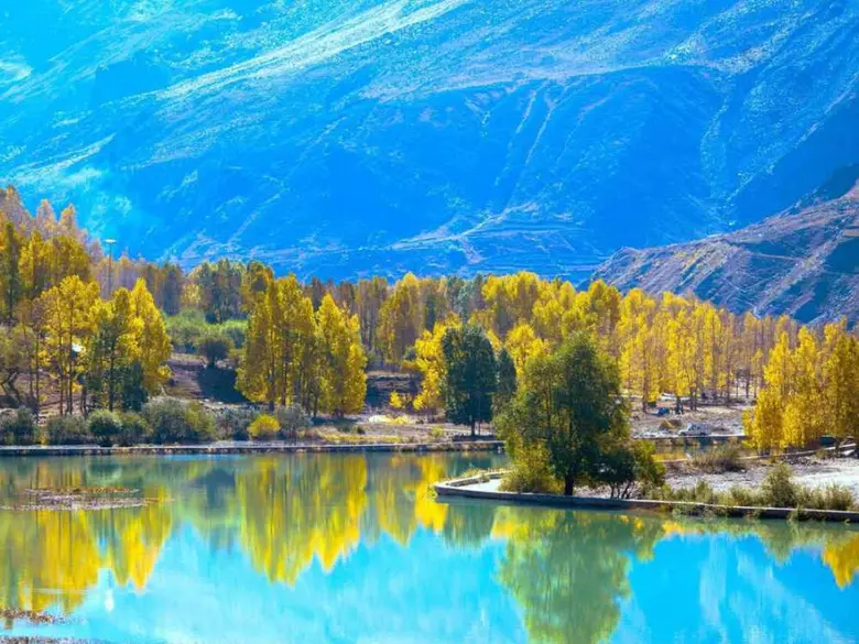 Autumn lake on the Spiti & Lahaul road